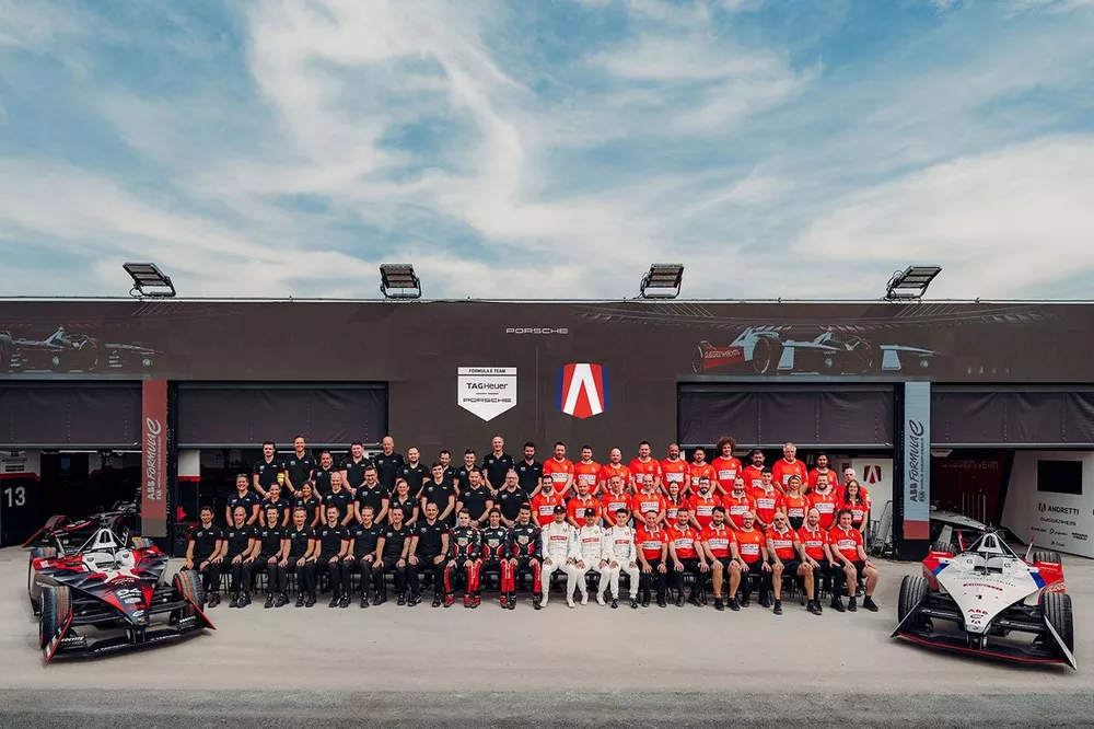 Porsche Team and Andretti Formula E team group photo
