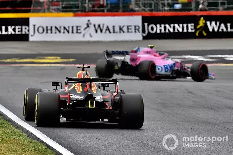 Daniel Ricciardo, Red Bull Racing RB14 en Esteban Ocon, Racing Point Force India VJM11