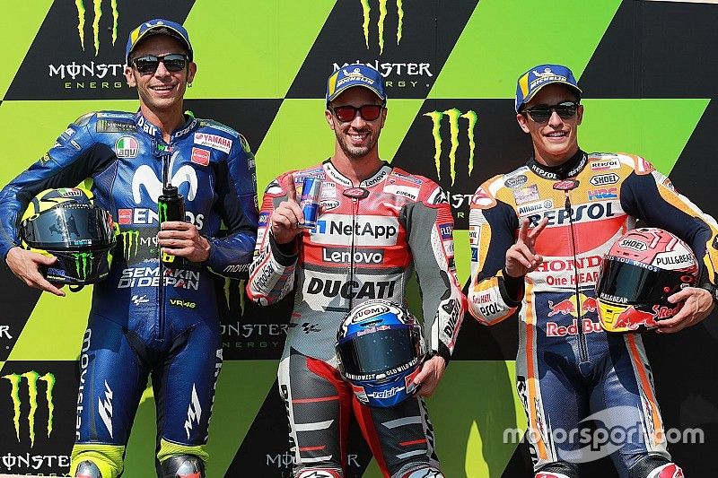 Ganador de la pole Andrea Dovizioso, Ducati Team, segundo Valentino Rossi, Yamaha Factory Racing, tercero Marc M&aacute;rquez, Repsol Honda Team
