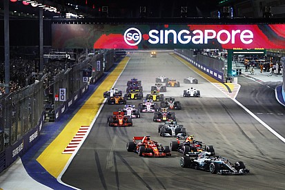 Hamilton a Szingapúri Nagydíjat is megnyerte, Vettel nagy bajban a Ferrarival