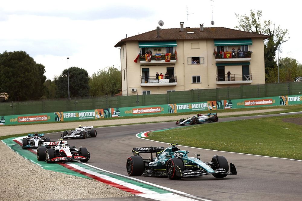 Sebastian Vettel, Aston Martin AMR22, Mick Schumacher, Haas VF-22, George Russell, Mercedes W13