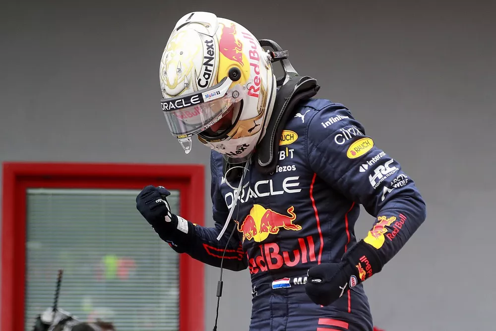 Max Verstappen, Red Bull Racing, 1e positie, viert feest bij aankomst in Parc Ferme