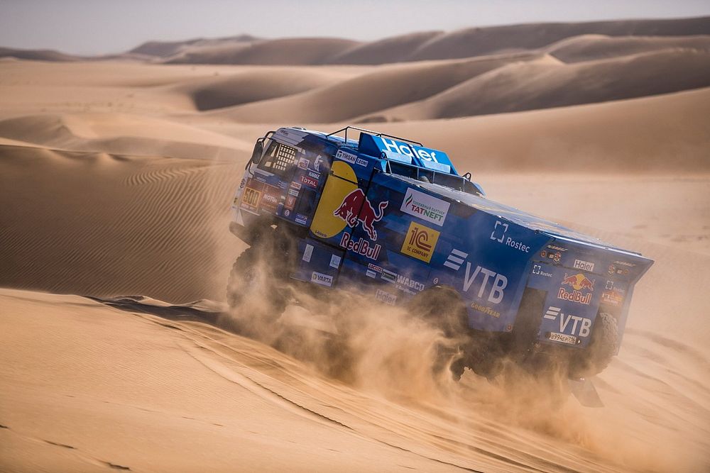 #500 Team KAMAZ Master: Eduard Nikolaev, Evgenii Iakovlev, Vladimir Rybakov