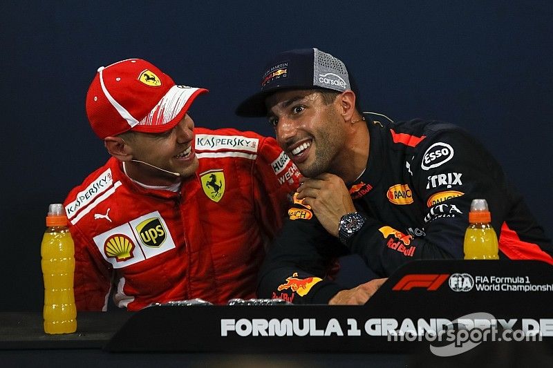 Sebastian Vettel, Ferrari y Daniel Ricciardo, Red Bull Racing en la conferencia de prensa