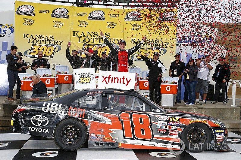 Ganador de la carrera Christopher Bell, Joe Gibbs Racing Toyota
