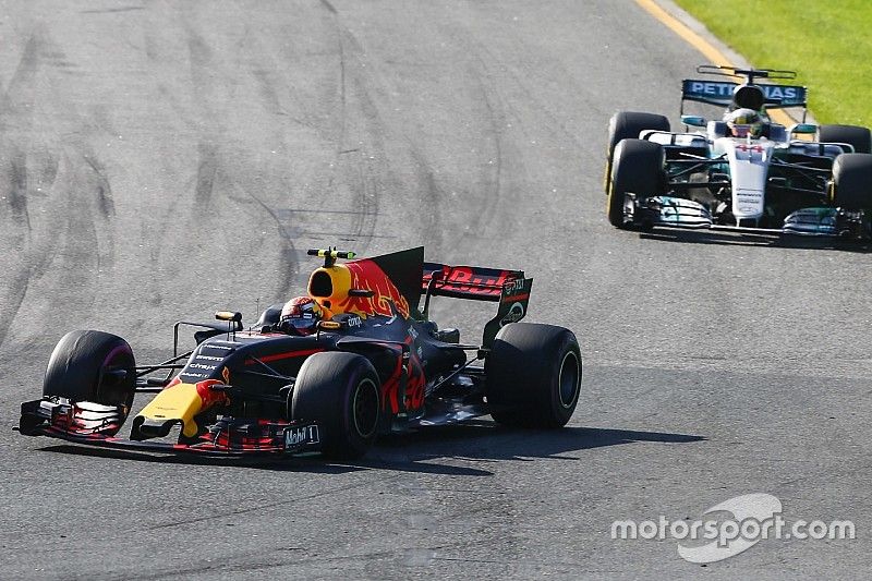 Max Verstappen, Red Bull Racing RB13, leads Lewis Hamilton, Mercedes AMG F1 W08