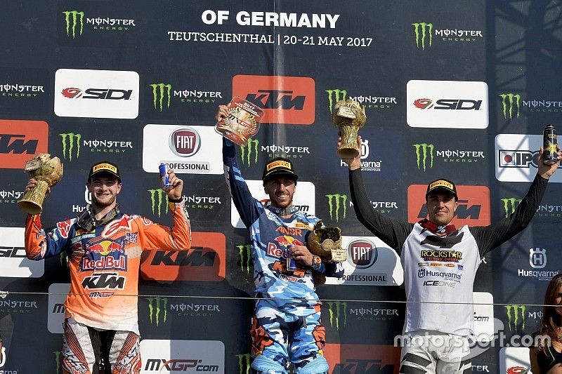El podio de MXGP: Jeffrey Herlings, Antonio Cairoli y Gautier Paulin