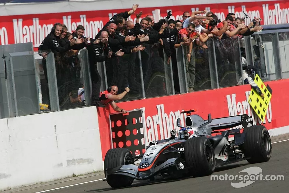 Kimi Raikkonen takes checkered flag