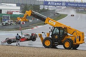 El minuto de gloria de Winkelhock, la gr&uacute;a de Hamilton y victoria de Alonso
