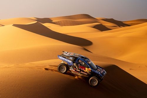 Ford wygrywa, Dacia prowadzi