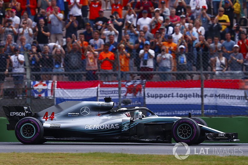 Mercedes pidió a Hamilton sacar cinco segundos de ventaja por posible penalización