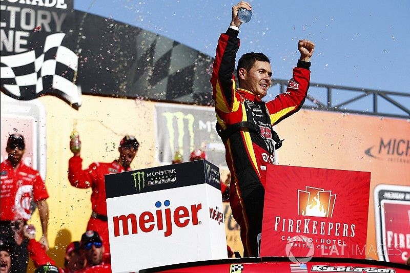 Race winner Kyle Larson, Chip Ganassi Racing Chevrolet