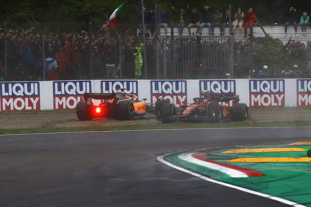 Daniel Ricciardo, McLaren MCL36, Carlos Sainz Jr., Ferrari F1-75, collide on the opening lap