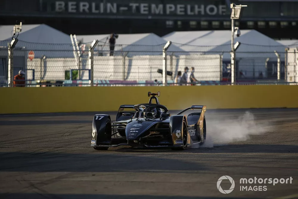 Nyck de Vries, Mercedes Benz EQ, EQ Silver Arrow 01 locks up
