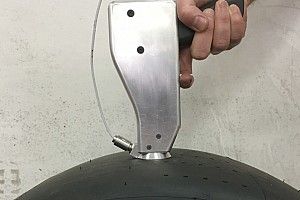 Tajemniczy &bdquo;pistolet&rdquo; w padoku