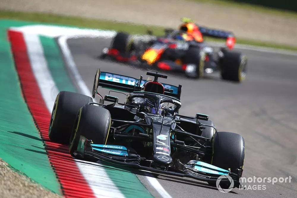 Lewis Hamilton, Mercedes W12, Sergio P&eacute;rez, Red Bull Racing RB16B