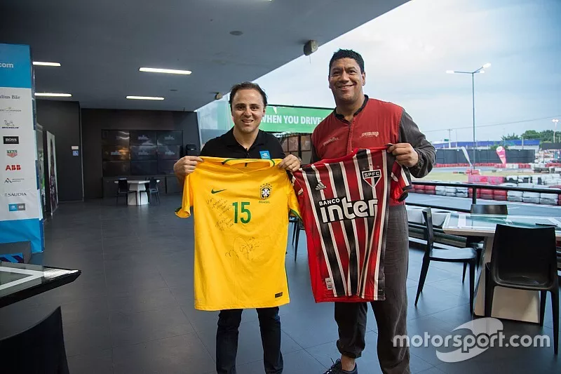 Felipe Massa divulga a F&oacute;rmula E no Brasil