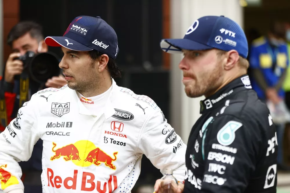 Le troisième Sergio Perez, Red Bull Racing, et le vainqueur Valtteri Bottas, Mercedes