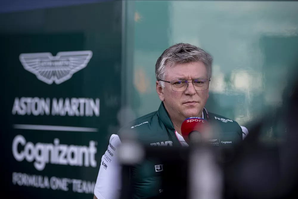Otmar Szafnauer, director del equipo y consejero delegado de Aston Martin F1, es entrevistado