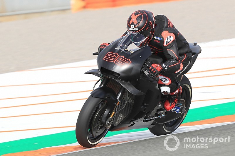 Lorenzo all'uscita dal box Honda a Valencia: