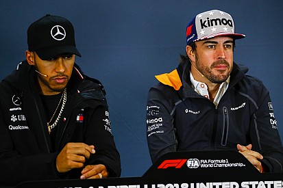 Hamilton dice que Alonso erró al pensar que controlaba el mercado de pilotos