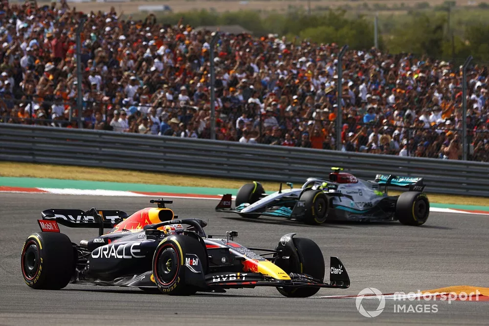 Max Verstappen, Red Bull Racing RB18, Lewis Hamilton, Mercedes W13
