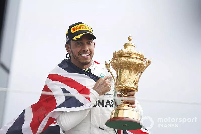 Podio: ganador de la carrera Lewis Hamilton, Mercedes AMG F1