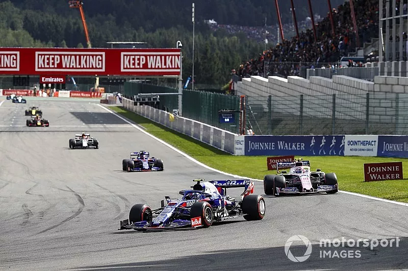 Pierre Gasly, Toro Rosso STR14, devant Lance Stroll, Racing Point RP19 et Daniil Kvyat, Toro Rosso STR14 