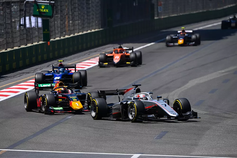 Marcus Armstrong, Hitech Grand Prix leads Dennis Hauger, Prema Racing