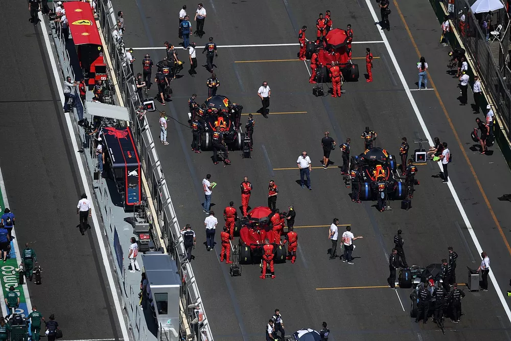 Mechanics on the grid prior to the start