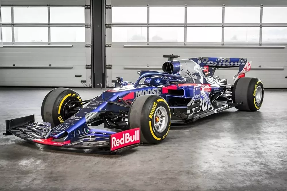 2019 Toro Rosso STR14 rolling chassis goes under the hammer at &pound;400,000
