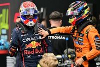 Verstappen ve difícil mantener a Piastri detrás en Yeda