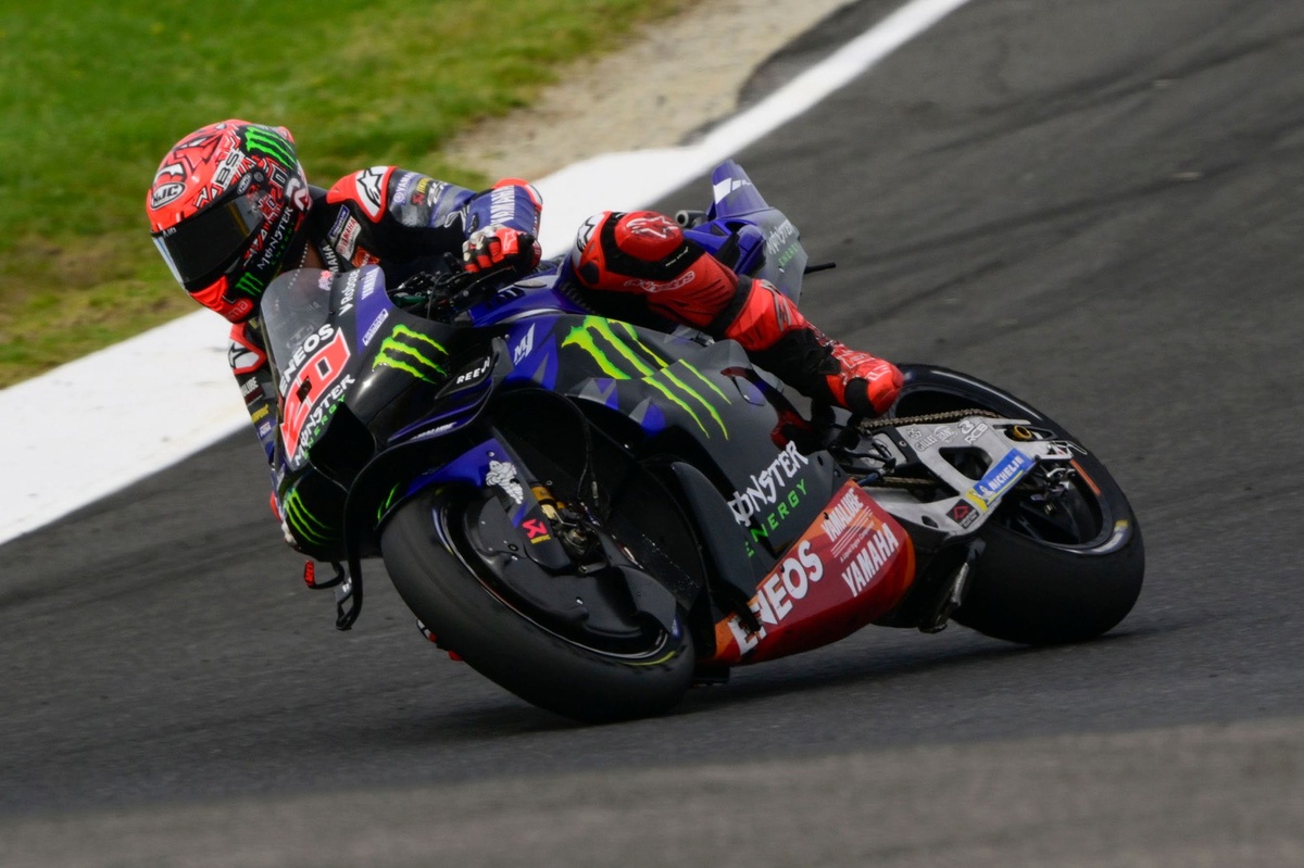 Quartararo brilha no fim e crava pole do GP da Austrália Quartararo brilha no fim e crava pole do GP da Austrália