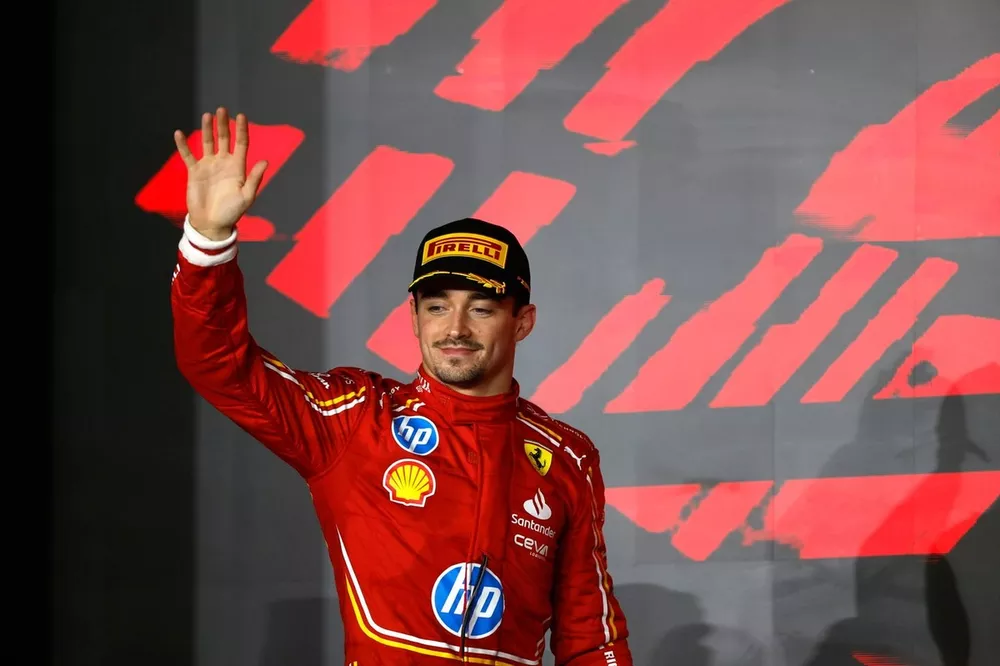 Charles Leclerc, Scuderia Ferrari, deuxi&egrave;me position, sur le podium