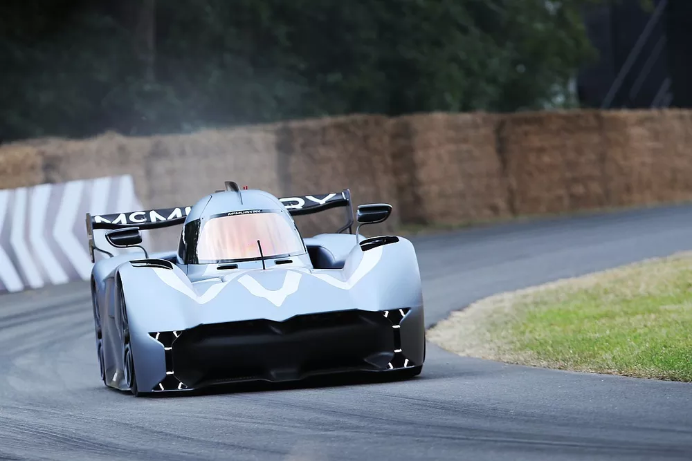 グッドウッドThe Glory of Goodwood 洋書 モータースポーツ ちっちゃい”EVスポーツカーが衝撃の速さ！ F1マシンが記録したグッド