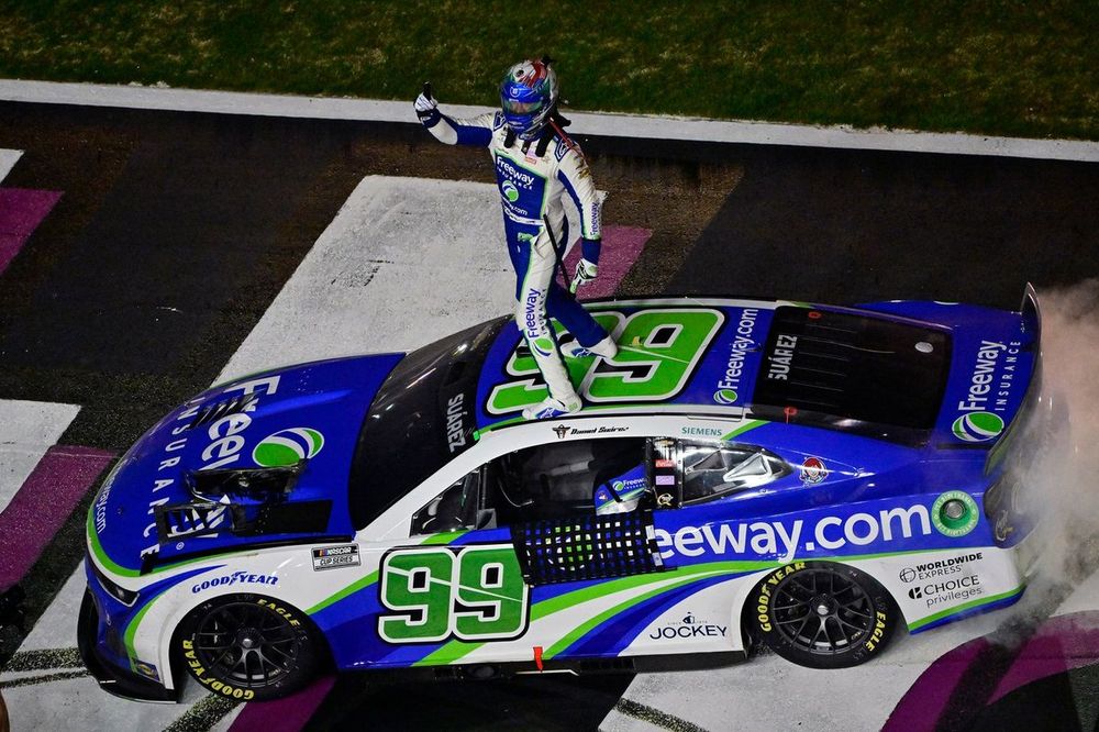 Ganador de carrera Daniel Suarez, Trackhouse Racing, Chevrolet Camaro