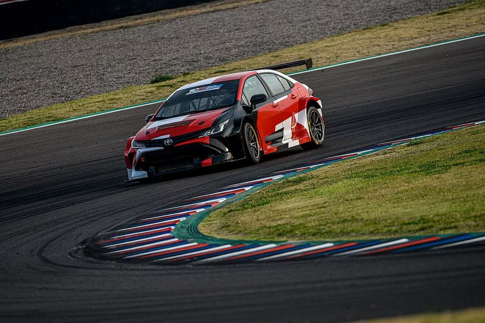 Ap&oacute;s disputar a temporada 2022 completa, Sapag ter&aacute; o desafio de pilotar um novo modelo TCR e desenvolv&ecirc;-lo para sua pilotagem