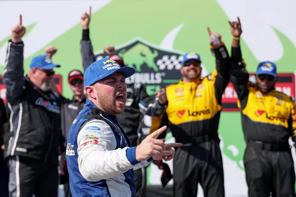 Riggs vence corrida de St.Pete da NASCAR Truck com final acirrado