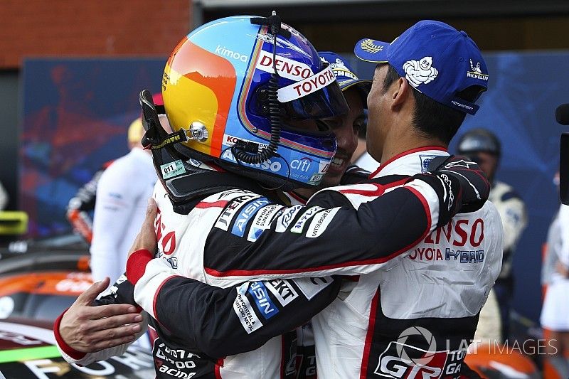 Ganadores de la carrera Fernando Alonso, Sébastien Buemi, Kazuki Nakajima, Toyota Gazoo Racing