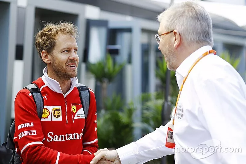 Sebastian Vettel, Ferrari, mit Ross Brawn, Formel 1, Motorsportchef