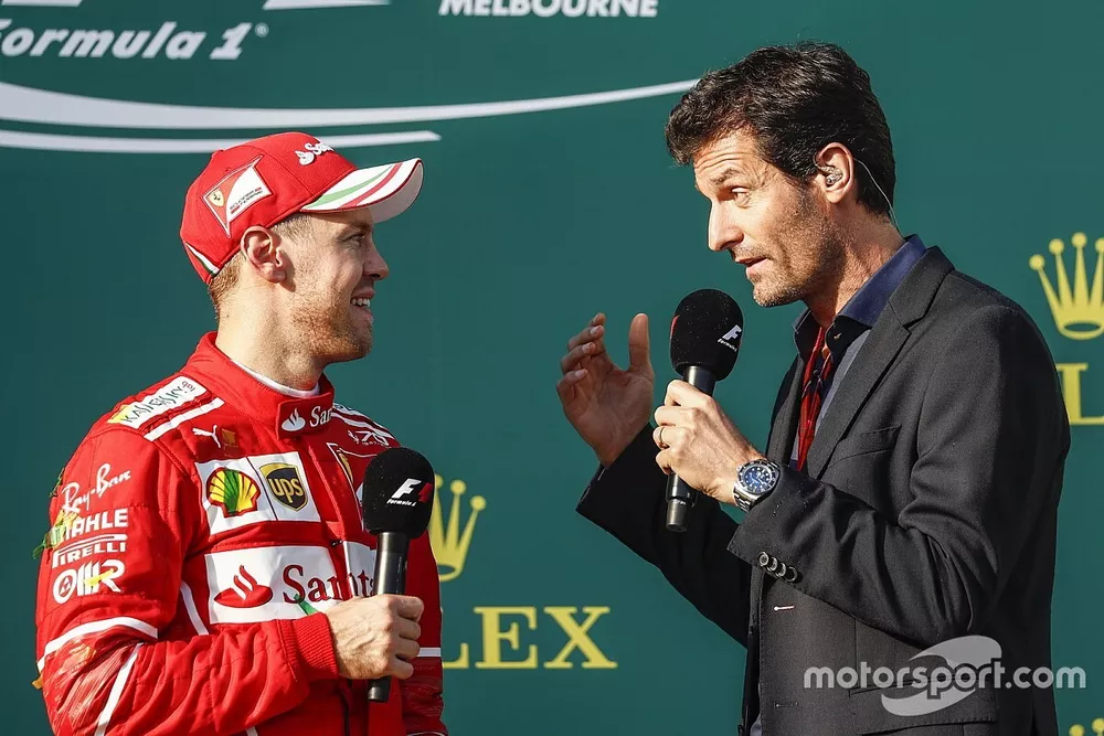 Sebastian Vettel, Ferrari, vainqueur, est interviewé par Mark Webber sur le podium