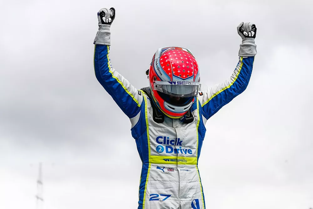 Race winner Alice Powell, Click2Drive Bristol Street Motors Racing 