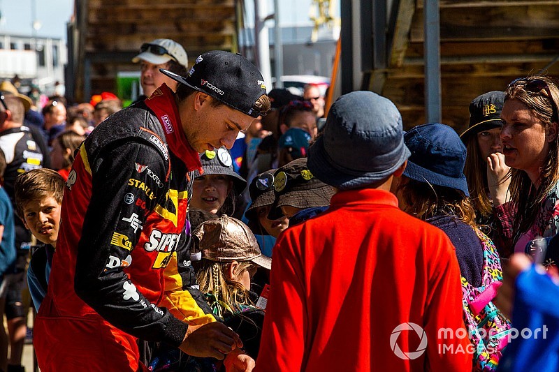 Lowndes hints at Mostert being his successor