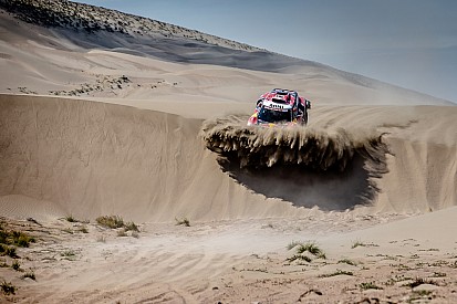 Peterhansel suffers whiplash during Dakar charge