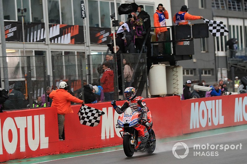Fotogallery MotoGP: il trionfo di Dovizioso nella gara a eliminazione di Valencia
