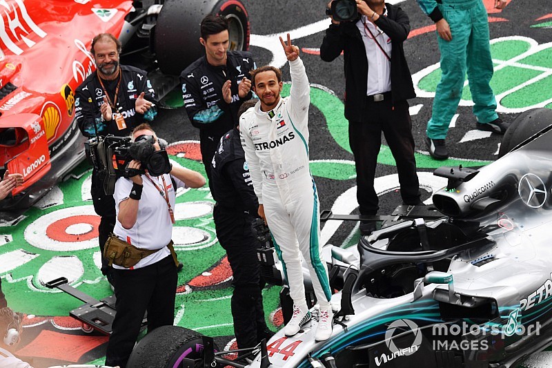 Fotostrecke: Die schönsten Jubelbilder von Lewis Hamilton