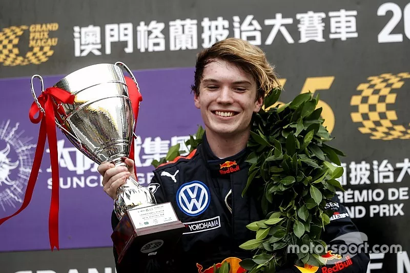 Podium: Race winner Dan Ticktum, Motopark Academy