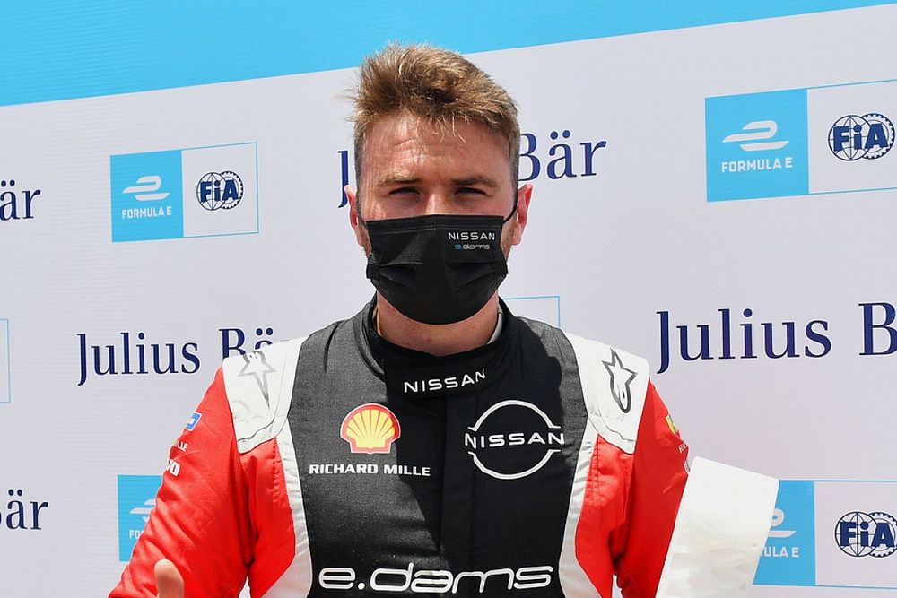 Oliver Rowland, Nissan e.Dams, with the Julius Baer Pole Position Award