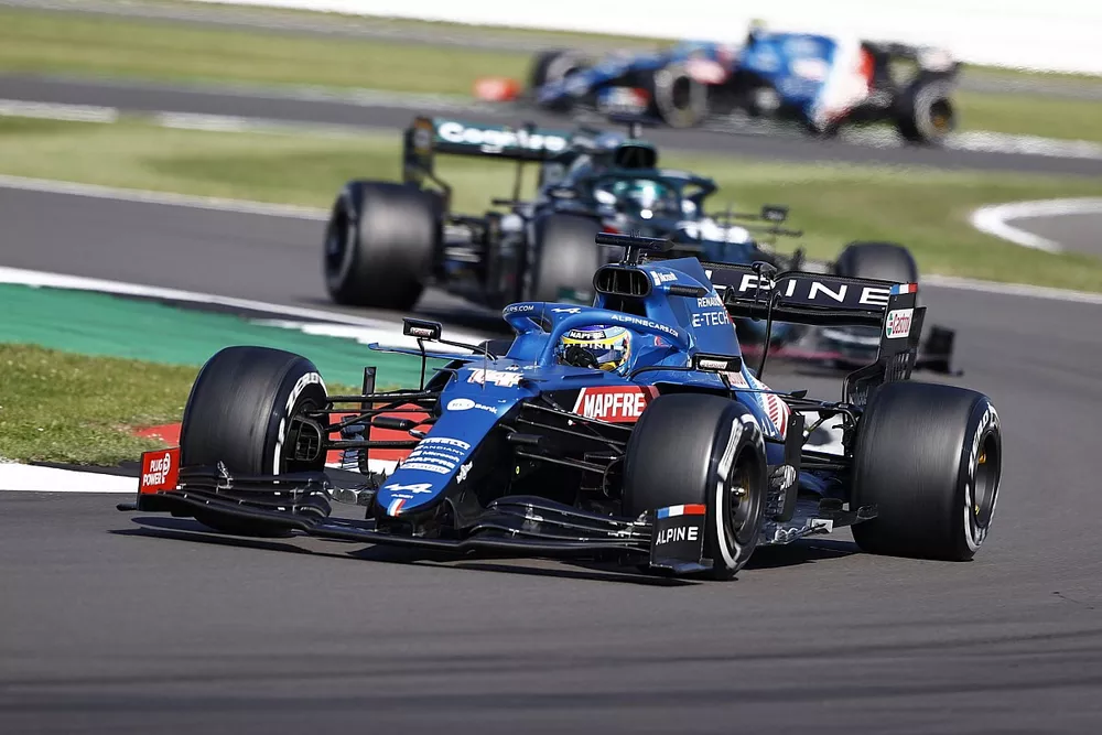 Fernando Alonso, Alpine A521, Lance Stroll, Aston Martin AMR21
