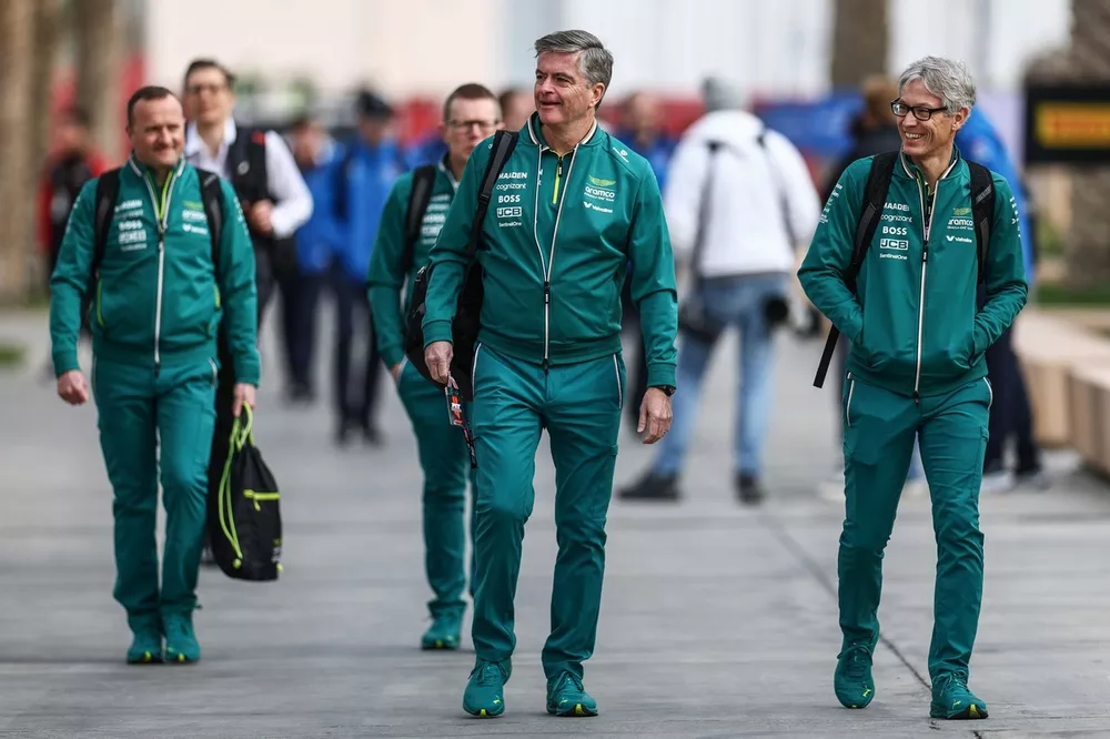 Andy Stevenson, director deportivo de Aston Martin F1 y Mike Krack, Aston Martin F1, jefe de pista de Aston Martin